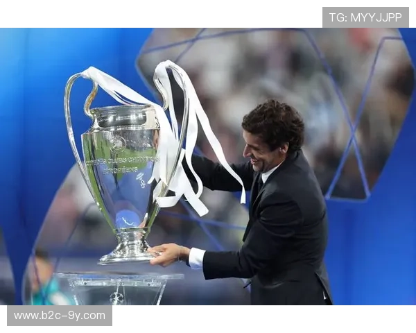 欧冠奖杯访问巴黎当地儿童医院